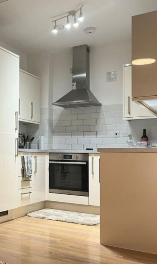 Modern And Stylish 1Bed Flat Apartment บาร์คกิ้ง ภายนอก รูปภาพ