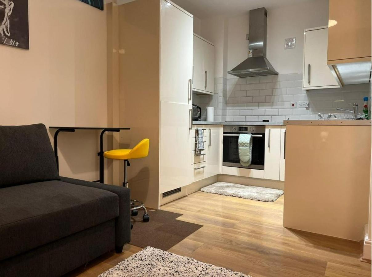 Modern And Stylish 1Bed Flat Apartment บาร์คกิ้ง ภายนอก รูปภาพ