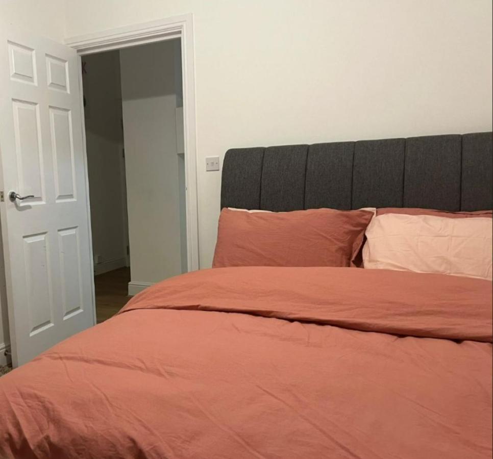 Modern And Stylish 1Bed Flat Apartment บาร์คกิ้ง ภายนอก รูปภาพ